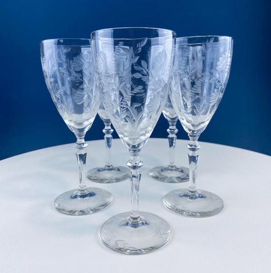 Daisy Motif Wine Goblets. Set of 5 Timeless Glasses. Dining Room Table Decor. Modern Farmhouse. Collectible Glassware. Gift for Him or Her.