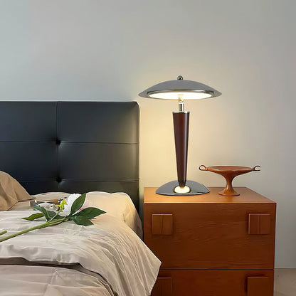 Dome‑Form Metal Table Lamp