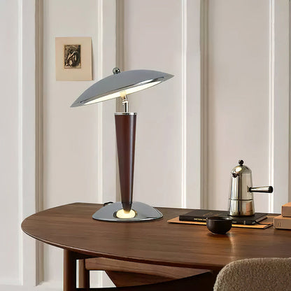 Dome‑Form Metal Table Lamp