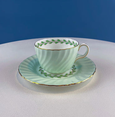 4 Minton Porcelain Cups and Saucers. Creamy Green & White Set with Delicate Leaf Garland Motif. Dining Room Table Decor. French Country.