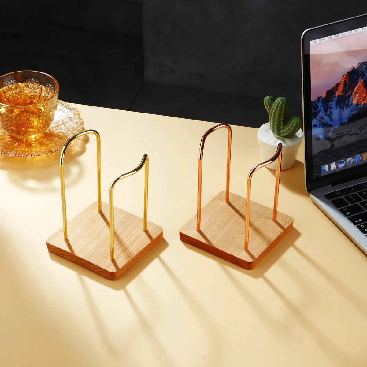 Metal Disposable Cup Storage Holder Water Tea Cups Dispenser Rack Shelf with Wooden Base Mug Display Stand Home Organizer