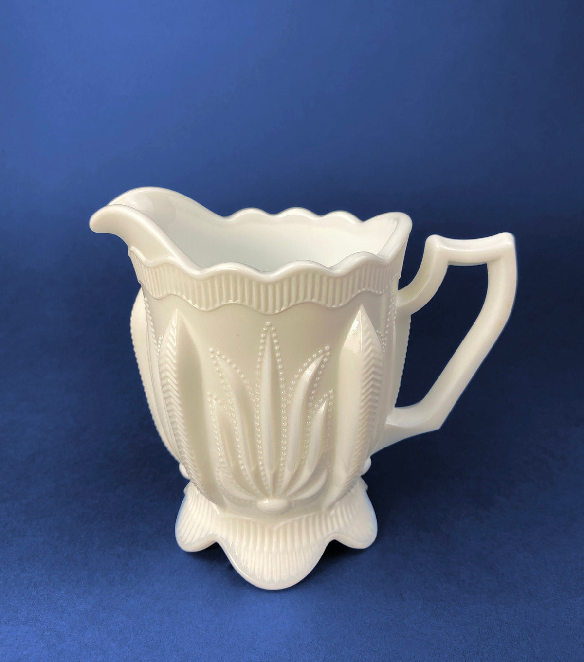 Milk Glass Creamer or Sauce Dish. 3-Dimensional Leaf Motif. Quilt Pattern. Serving Dish. Scalloped Edge Creamer or Saucier. Fine Dining.