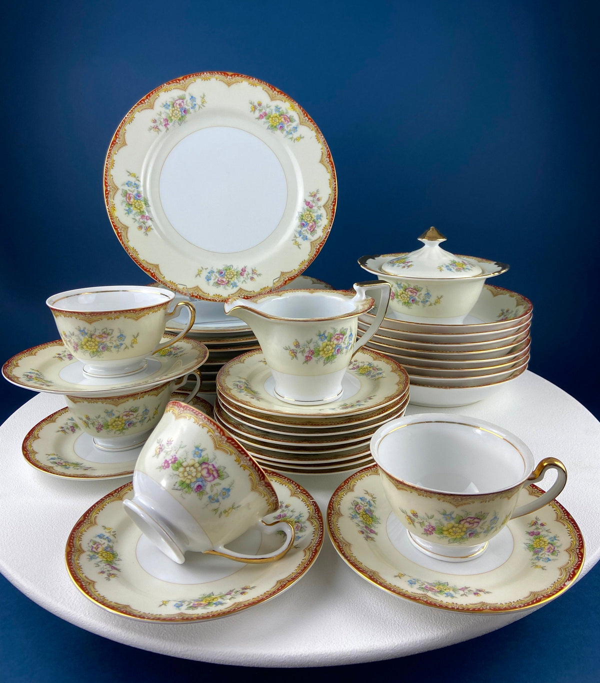Noritake Dinner Set. Sheridan U.S. Design. 4 Dinner Plates, Large Oval Serving Bowl, 8 Cups & Saucers. Classic Minimal Look.