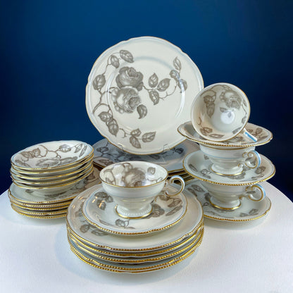 4 Minton Porcelain Cups and Saucers. Creamy Green & White Set with Delicate Leaf Garland Motif. Dining Room Table Decor. French Country.