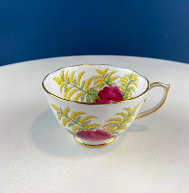Vintage Golden Days Roslyn Tea or Coffee Cups. Set of 4. Roses & Goldenrod Motif. Dining Room Table Decor. Tea Connoisseur. Mix and Match.