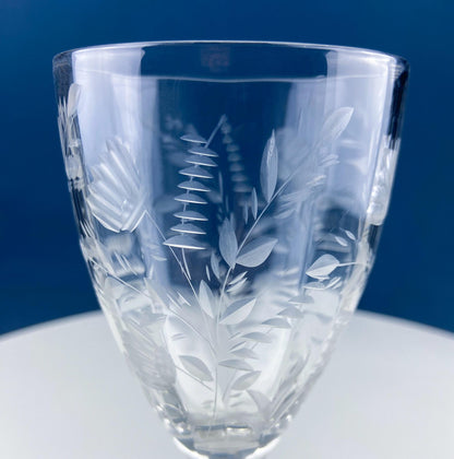 Daisy Motif Wine Goblets. Set of 5 Timeless Glasses. Dining Room Table Decor. Modern Farmhouse. Collectible Glassware. Gift for Him or Her.